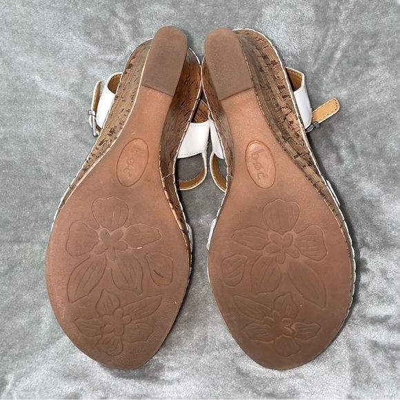 b.o.c Evita Strappy Wedge Sandal White with Buckle Closure Floral T-Strap Size 8 - Picture 6 of 12